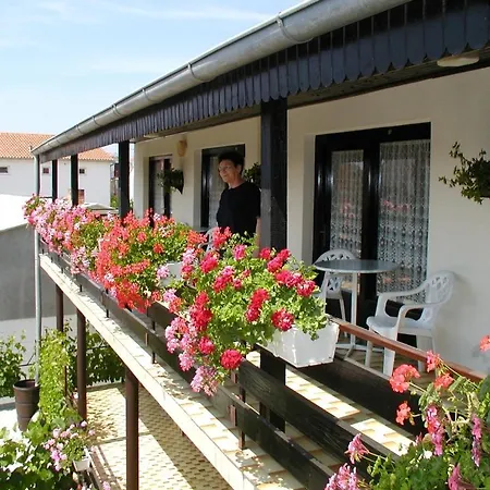 In With Balcony, Air Conditioning, Wi-fi Guest house *